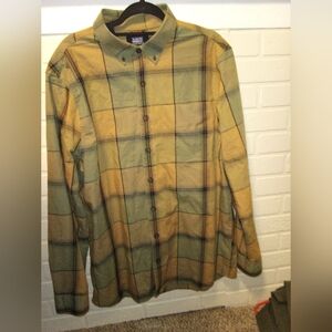 Alaskan Headgear Men's Plaid Jacket in Green and Tan